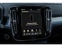 Volvo XC40 2.0 B4 Plus Dark | Trekhaak | Harman Kardon Audio | Achteruitrijcamera | Parkeersensoren | Keyless Entry | Elektrische Achterklep | Elektrisch Verstelbare Voorstoelen | Stoelverwarming | Google Navigatie | Apple Carplay | Android Auto | Lichtmetalen Velgen 18 inch
