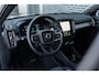 Volvo XC40 2.0 B4 Plus Dark | Trekhaak | Harman Kardon Audio | Achteruitrijcamera | Parkeersensoren | Keyless Entry | Elektrische Achterklep | Elektrisch Verstelbare Voorstoelen | Stoelverwarming | Google Navigatie | Apple Carplay | Android Auto | Lichtmetalen Velgen 18 inch
