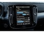 Volvo XC40 2.0 B4 Plus Dark | Trekhaak | Harman Kardon Audio | Achteruitrijcamera | Parkeersensoren | Keyless Entry | Elektrische Achterklep | Elektrisch Verstelbare Voorstoelen | Stoelverwarming | Google Navigatie | Apple Carplay | Android Auto | Lichtmetalen Velgen 18 inch