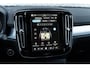 Volvo XC40 2.0 B4 Plus Dark | Trekhaak | Harman Kardon Audio | Achteruitrijcamera | Parkeersensoren | Keyless Entry | Elektrische Achterklep | Elektrisch Verstelbare Voorstoelen | Stoelverwarming | Google Navigatie | Apple Carplay | Android Auto | Lichtmetalen Velgen 18 inch
