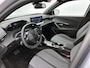 Peugeot e-2008 SUV EV Allure Avantage 54 kWh 156pk | Accu 98% | Lage kilometerstand! | 406km WLTP Actieradius | Navigatie | 360° Camera | Climate Control | Adaptieve Cruise Control | Parkeersensoren v+a | Dodehoeksensor | Keyless | Draadloze Apple Carplay / Android Auto + telefoonlader | Digitaal instrumentenpaneel | Armsteun | Elektrisch inklapbare spiegels | DAB+ radio | Led koplampen | Donker getint glas | 17" lichtmetalen velgen |