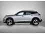Peugeot e-2008 SUV EV Allure Avantage 54 kWh 156pk | Accu 98% | Lage kilometerstand! | 406km WLTP Actieradius | Navigatie | 360° Camera | Climate Control | Adaptieve Cruise Control | Parkeersensoren v+a | Dodehoeksensor | Keyless | Draadloze Apple Carplay / Android Auto + telefoonlader | Digitaal instrumentenpaneel | Armsteun | Elektrisch inklapbare spiegels | DAB+ radio | Led koplampen | Donker getint glas | 17" lichtmetalen velgen |