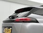 Peugeot e-2008 SUV EV Allure Avantage 54 kWh 156pk | Accu 98% | Lage kilometerstand! | 406km WLTP Actieradius | Navigatie | 360° Camera | Climate Control | Adaptieve Cruise Control | Parkeersensoren v+a | Dodehoeksensor | Keyless | Draadloze Apple Carplay / Android Auto + telefoonlader | Digitaal instrumentenpaneel | Armsteun | Elektrisch inklapbare spiegels | DAB+ radio | Led koplampen | Donker getint glas | 17" lichtmetalen velgen |