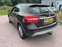 Mercedes-Benz GLA 200 Ambition VERWACHT !! | AUTOMAAT | TREKHAAK | LEDER | NAVIGATIE | STOELVERWARMING | AIRCO | RADIO | PDC | CAMERA | 12 MAANDEN BOVAG GARANTIE |