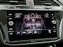 Volkswagen Tiguan 1.5 TSI Comfortline Business 130 PK | R-Line exterieur | Panoramadak | Navigatie | Climate Control | Parkeersensoren | Apple Carplay | Android Auto | 19"Lichtmetalen velgen |