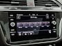 Volkswagen Tiguan 1.5 TSI Comfortline Business 130 PK | R-Line exterieur | Panoramadak | Navigatie | Climate Control | Parkeersensoren | Apple Carplay | Android Auto | 19"Lichtmetalen velgen |