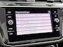 Volkswagen Tiguan 1.5 TSI Comfortline Business 130 PK | R-Line exterieur | Panoramadak | Navigatie | Climate Control | Parkeersensoren | Apple Carplay | Android Auto | 19"Lichtmetalen velgen |