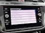Volkswagen Tiguan 1.5 TSI Comfortline Business 130 PK | R-Line exterieur | Panoramadak | Navigatie | Climate Control | Parkeersensoren | Apple Carplay | Android Auto | 19"Lichtmetalen velgen |