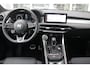 Alfa Romeo Tonale 1.3T 280PK PHEV VELOCE | PANORAMISCH SCHUIF/KANTEL DAK | PREMIUM PACK: LEDEREN BEKLEDING/GEVENTILEERDE VOORSTOELEN/4-VOUDIG ELEKTRISCH VERSTELBARE LENDESTEUN VOORSTOELEN/HOOGGLANS ZWARTE RAAMOMLIJSTING/AMBIENT LIGHTING | TECHNOLOGY PACK: PARKEERWAARSCHUWING VOOR EN ACHTER/ACHTERUITRIJ CAMERA/AUTONOMOUS DRIVING LEVEL 2: ADAPTIVE CRUISE CONTROL/LANE CENTERING ASSIST/TRAFFIC JAM ASSIST/AUTOMATISCH DIMMENDE BUITENSPIEGELS | WINTERPACK: STOELVERWARMING VOOR/STUURVERWARMING/VERWARMBARE RUITENSPROEIERS | HARMAN KARDON SOUND SYSTEM | 20" LICHTMETALEN VELGEN "GRAPHITE GREY" | DRAADLOZE TELEFOONLADER | NAVIGATIE | DRAADLOZE APPLE CARPLAY/ANDROID AUTO | FULL LED MATRIX KOPLAMPEN |