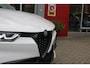 Alfa Romeo Tonale 1.3T 280PK PHEV VELOCE | PANORAMISCH SCHUIF/KANTEL DAK | PREMIUM PACK: LEDEREN BEKLEDING/GEVENTILEERDE VOORSTOELEN/4-VOUDIG ELEKTRISCH VERSTELBARE LENDESTEUN VOORSTOELEN/HOOGGLANS ZWARTE RAAMOMLIJSTING/AMBIENT LIGHTING | TECHNOLOGY PACK: PARKEERWAARSCHUWING VOOR EN ACHTER/ACHTERUITRIJ CAMERA/AUTONOMOUS DRIVING LEVEL 2: ADAPTIVE CRUISE CONTROL/LANE CENTERING ASSIST/TRAFFIC JAM ASSIST/AUTOMATISCH DIMMENDE BUITENSPIEGELS | WINTERPACK: STOELVERWARMING VOOR/STUURVERWARMING/VERWARMBARE RUITENSPROEIERS | HARMAN KARDON SOUND SYSTEM | 20" LICHTMETALEN VELGEN "GRAPHITE GREY" | DRAADLOZE TELEFOONLADER | NAVIGATIE | DRAADLOZE APPLE CARPLAY/ANDROID AUTO | FULL LED MATRIX KOPLAMPEN |