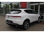 Alfa Romeo Tonale 1.3T 280PK PHEV VELOCE | PANORAMISCH SCHUIF/KANTEL DAK | PREMIUM PACK: LEDEREN BEKLEDING/GEVENTILEERDE VOORSTOELEN/4-VOUDIG ELEKTRISCH VERSTELBARE LENDESTEUN VOORSTOELEN/HOOGGLANS ZWARTE RAAMOMLIJSTING/AMBIENT LIGHTING | TECHNOLOGY PACK: PARKEERWAARSCHUWING VOOR EN ACHTER/ACHTERUITRIJ CAMERA/AUTONOMOUS DRIVING LEVEL 2: ADAPTIVE CRUISE CONTROL/LANE CENTERING ASSIST/TRAFFIC JAM ASSIST/AUTOMATISCH DIMMENDE BUITENSPIEGELS | WINTERPACK: STOELVERWARMING VOOR/STUURVERWARMING/VERWARMBARE RUITENSPROEIERS | HARMAN KARDON SOUND SYSTEM | 20" LICHTMETALEN VELGEN "GRAPHITE GREY" | DRAADLOZE TELEFOONLADER | NAVIGATIE | DRAADLOZE APPLE CARPLAY/ANDROID AUTO | FULL LED MATRIX KOPLAMPEN |