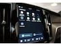 Volvo XC60 2.0 T6 Plug-in hybrid AWD Ultra Black Edition R-Design | Panoramadak | Trekhaak | 360 camera | Adaptive+Lane | Harman Kardon | 21inch | Dealer onderhouden Recharge
