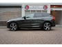 Volvo XC60 2.0 T6 Plug-in hybrid AWD Ultra Black Edition R-Design | Panoramadak | Trekhaak | 360 camera | Adaptive+Lane | Harman Kardon | 21inch | Dealer onderhouden Recharge