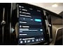 Volvo XC60 2.0 T6 Plug-in hybrid AWD Ultra Black Edition R-Design | Panoramadak | Trekhaak | 360 camera | Adaptive+Lane | Harman Kardon | 21inch | Dealer onderhouden Recharge