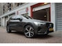 Volvo XC60 2.0 T6 Plug-in hybrid AWD Ultra Black Edition R-Design | Panoramadak | Trekhaak | 360 camera | Adaptive+Lane | Harman Kardon | 21inch | Dealer onderhouden Recharge