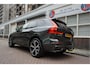 Volvo XC60 2.0 T6 Plug-in hybrid AWD Ultra Black Edition R-Design | Panoramadak | Trekhaak | 360 camera | Adaptive+Lane | Harman Kardon | 21inch | Dealer onderhouden Recharge