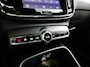 Volvo XC40 B4 Plus Dark | Panoramadak | 360° camera | Harman Kardon | Stoel- en stuurverwarming | Trekhaak