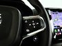 Volvo XC40 B4 Plus Dark | Panoramadak | 360° camera | Harman Kardon | Stoel- en stuurverwarming | Trekhaak