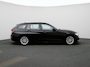BMW 3-Serie Touring 320e | PANORAMADAK | APPLE CARPLAY - ANDROID AUTO | NAVIGATIE | LED VERLICHTING | LICHTMETALEN VELGEN | PARKEERSENSOREN | DAB RADIO | BLUETOOTH |
