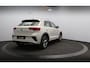 Volkswagen T-Roc 1.0 TSI R-Line Dealeronderh. / Stoelverwarming / Smartphone Integratie / Parkeerhulp voor- en achter / DAB+