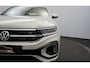 Volkswagen T-Roc 1.0 TSI R-Line Dealeronderh. / Stoelverwarming / Smartphone Integratie / Parkeerhulp voor- en achter / DAB+
