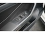 Volkswagen T-Roc 1.0 TSI R-Line Dealeronderh. / Stoelverwarming / Smartphone Integratie / Parkeerhulp voor- en achter / DAB+