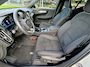 Volvo XC40 B4 211PK Plus Dark | BLIS | Trekhaak | 360 | H&K | Pano | Carplay | Elektr. Stoelen | ACC | Stoel/Stuur verwarming |
