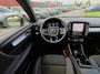 Volvo XC40 B4 211PK Plus Dark | BLIS | Trekhaak | 360 | H&K | Pano | Carplay | Elektr. Stoelen | ACC | Stoel/Stuur verwarming |