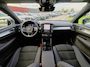 Volvo XC40 B4 211PK Plus Dark | BLIS | Trekhaak | 360 | H&K | Pano | Carplay | Elektr. Stoelen | ACC | Stoel/Stuur verwarming |