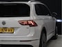 Volkswagen Tiguan 1.4 TSI ACT Comfortline Business R Line [SCHUIFKANTELDAK, APPLE CARPLAY, ANDROID, STOELVERWARMING, ADAPTIVE CRUISE CONTROL, DIGITAL DASH, CAMERA, PDC V+A, ELEKTRISCHE ACHTERKLEP, CLIMATE CONTROL, LED, BLUETOOTH, NIEUWSTAAT]