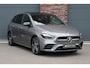 Mercedes-Benz B-klasse 250 e AMG Line | Panoramadak | Memory | Distronic | AMG Exclusief-pakket | Trekhaak | Surround Camera | Leder | Dodehoekassistent | Mutlibeam LED |