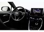 Toyota RAV4 2.5 Hybrid 2WD Bi-Tone | Trekhaak | Apple Carplay / Android Auto | Stoel-/stuurverwarming | Verwarmbare voorruit | Leder | LED | Parkeersensoren voor/achter | Camera | Keyless | Adaptive Cruise | Clima | 18 inch