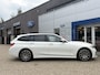 BMW 3-Serie Touring 330e High Executive M-Sport Full Options | PANO I LED I Sportstoelen I Adapt Cruise I Head-Up I 18"LM |