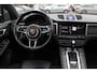 Porsche Macan 2.0 / Trekhaak / Panoramadak / Camera / Adaptieve Stoelen / Luchtvering / 21'' / Bose / Sportchrono / CarPlay / Dodehoek / DAB / ACC