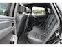 Porsche Macan 2.0 / Trekhaak / Panoramadak / Camera / Adaptieve Stoelen / Luchtvering / 21'' / Bose / Sportchrono / CarPlay / Dodehoek / DAB / ACC