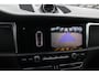 Porsche Macan 2.0 / Trekhaak / Panoramadak / Camera / Adaptieve Stoelen / Luchtvering / 21'' / Bose / Sportchrono / CarPlay / Dodehoek / DAB / ACC