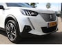 Peugeot e-2008 EV GT Pack 50 kWh | Fase 3 laden | SOH 97,50% | Panorama/schuifdak | Lederen bekleding | Stoelverwarming | NL auto |
