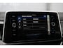 Volkswagen T-Roc 1.5 TSI 150pk DSG R-Line | Trekhaak | Achteruitrijcamera | Stoelverwarming