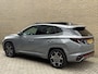 Hyundai Tucson 1.6 T-GDI PHEV 265pk N Line Sky 4WD | Panoramadak | 360 camera | Adaptieve cruise & lane assist | Leder/suede bekleding | Stoelverwarming&ventilatie | Stuurverwarming | Memory | Elektrische achterklep | Apple CarPlay | Navigatie | Full-LED | DAB | Keyless | 19 inch velgen | Volledig onderhouden
