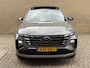 Hyundai Tucson 1.6 T-GDI PHEV 265pk N Line Sky 4WD | Panoramadak | 360 camera | Adaptieve cruise & lane assist | Leder/suede bekleding | Stoelverwarming&ventilatie | Stuurverwarming | Memory | Elektrische achterklep | Apple CarPlay | Navigatie | Full-LED | DAB | Keyless | 19 inch velgen | Volledig onderhouden