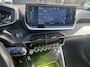 Peugeot e-2008 EV GT 50 kWh Alcantara/Leer | 18" Lichtmetaal | Stoelverwarming | LED | Adpatieve Cruise | Climate | Camera | Achteruitrijcamera | Afwijkende dakkleur | Airco (automatisch)