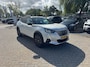 Peugeot e-2008 EV GT 50 kWh Alcantara/Leer | 18" Lichtmetaal | Stoelverwarming | LED | Adpatieve Cruise | Climate | Camera | Achteruitrijcamera | Afwijkende dakkleur | Airco (automatisch)