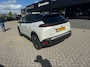 Peugeot e-2008 EV GT 50 kWh Alcantara/Leer | 18" Lichtmetaal | Stoelverwarming | LED | Adpatieve Cruise | Climate | Camera | Achteruitrijcamera | Afwijkende dakkleur | Airco (automatisch)