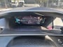 Peugeot e-2008 EV GT 50 kWh Alcantara/Leer | 18" Lichtmetaal | Stoelverwarming | LED | Adpatieve Cruise | Climate | Camera | Achteruitrijcamera | Afwijkende dakkleur | Airco (automatisch)