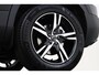 Volvo XC40 B4 (M-HYBRID) PLUS DARK -PANO.DAK|HARMAN/KARDON|CAMERA|POWER-SEATS|VERW.VOORRUIT|PRIVACY.GLAS|TREKHAAK|18"