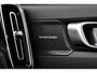 Volvo XC40 B4 (M-HYBRID) PLUS DARK -PANO.DAK|HARMAN/KARDON|CAMERA|POWER-SEATS|VERW.VOORRUIT|PRIVACY.GLAS|TREKHAAK|18"