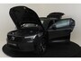 Volvo XC40 B4 (M-HYBRID) PLUS DARK -PANO.DAK|HARMAN/KARDON|CAMERA|POWER-SEATS|VERW.VOORRUIT|PRIVACY.GLAS|TREKHAAK|18"