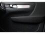 Volvo XC40 B4 (M-HYBRID) PLUS DARK -PANO.DAK|HARMAN/KARDON|CAMERA|POWER-SEATS|VERW.VOORRUIT|PRIVACY.GLAS|TREKHAAK|18"
