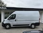 Opel Movano 2.2D 140 Zwaar L2H2 3.5t | 3 Zitplaatsen | Elektrische Laadklep | Achteruitrijd Camera | Laadruimte Betimmering | Airco & Cruise Control |