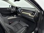 Volvo XC60 Facelift T6 Plug-in hybrid AWD Ultra Dark | 20" | Luchtvering | Trekhaak | Head-Up | Panoramadak | Elektr. verst. stoelen | Full LED | Harman Kardon | ACC | BLIS